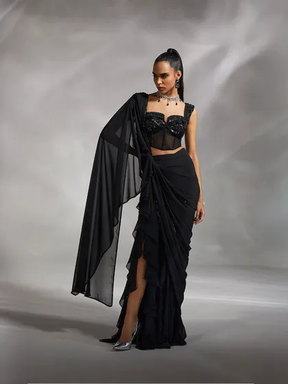 The Hertha Concept Saree Set in motion, showing the dramatic slit and the flow of the lightweight fabric.