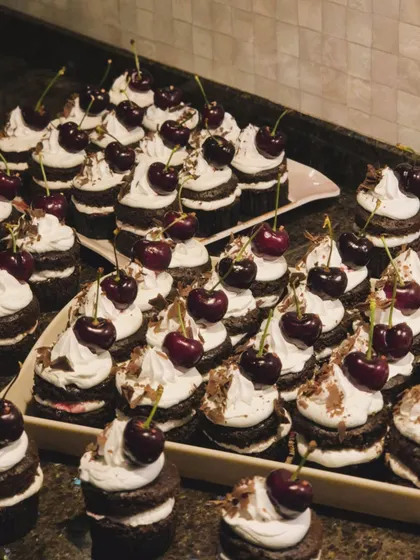 These cupcakes look so inviting all lined up together. They are a great alternative to a large cake, especially for events where guests might want to mingle and eat.