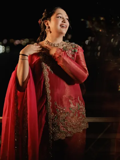 Ishita looks happy and serene. This is a perfect example of a beautiful, understated look for a special family ceremony.