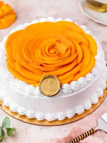A celebration of summer, our Fresh Mango Cream Cake is a seasonal favorite. We hand-carve juicy Alphonso mangoes into a delicate rose on top of a light, airy, eggless sponge. It's pure, simple, and absolutely delicious.