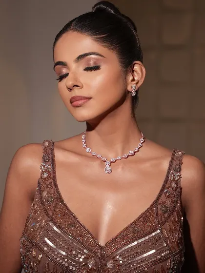 A soft glam look with golden hues and a dewy glow. This is a perfect example of the trendy, glamorous looks you can learn to create in my upcoming classes.