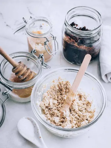 Our Rice, Oatmeal & Honey spa pedicure is celebrated for its skin-soothing benefits. It's an excellent exfoliant that promotes skin lightening and reduces inflammation.