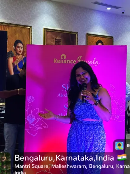 Welcoming guests to the Reliance Jewels Akshaya Tritiya event in Bengaluru. As a multilingual anchor, I can connect with a diverse audience in English, Hindi, and Kannada.