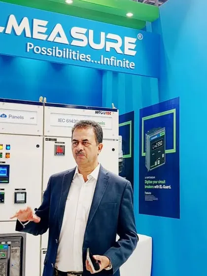 My team explaining the intricacies of my digitized panels to international visitors at the Dubai World Trade Centre.