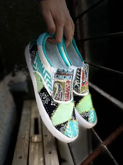 Something a little different: patchwork slides. I used different pieces of cotton fabric, including traditional Indian Ajrakh and Kalamkari prints, and stitched them onto suede slides for a unique, bohemian look.