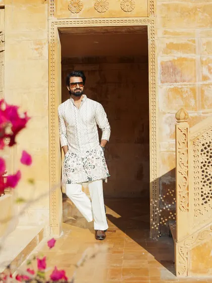 A different angle of my Jaisalmer look, with the bright bougainvillea adding a pop of color.