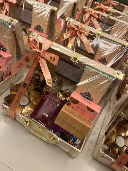 A close-up of our 2024 Diwali gift for Priyablue Shipping, packed in a beautiful wooden trunk. We ensure every detail, from the products to the branded ribbon, is perfect.