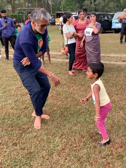 Sharing a lighthearted moment with one of our youngest participants. The Barefoot Marathon is an event for the entire family, celebrating health and community across generations.