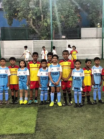 Our U8 and U10 teams with Karunadu FC after a friendly match, a valuable experience for assessing skills and progress.