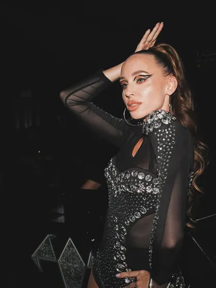 The professional dancers at ICY Dubai add a whole other level of performance and energy to the night.