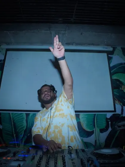 A shot of me hyping up the crowd during the Ashvij Experience.