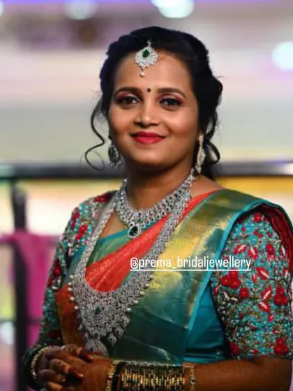 A happy client wearing a full AD and emerald stone set for her event.