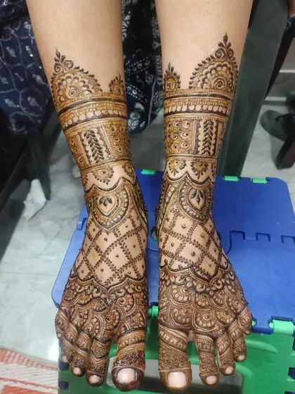 Intricate bridal mehndi for the feet. My designs cover the feet completely with detailed patterns like checkerboards, floral motifs, and delicate swirls, ensuring your feet look as beautiful as your hands.