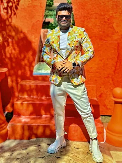Welcome to Agra. My yellow floral blazer is perfect for the city of Nawabs.