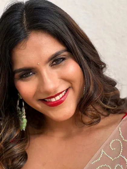 A classic glam look for the lovely actress Vainidhi. Champagne eyes and a bold red lip is a timeless combination that never goes out of style, perfect for any celebratory event.