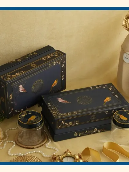 My "Royal Blue" collection includes these elegant boxes and matching jars. The design features a bird and floral motif, perfect for creating a sophisticated gift set.