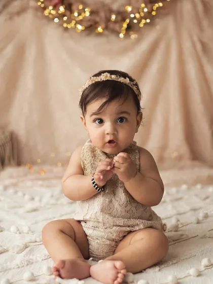 No words for how beautiful this little bundle of love was. Her curious expression and sweet pose made this sitter session an absolute dream.