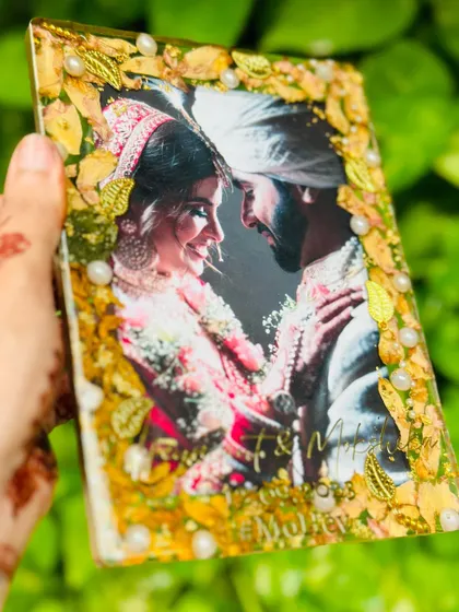The way the light catches the golden leaves and the clear resin is just beautiful. This piece is perfect for displaying on a desk or a shelf, keeping your wedding day close.