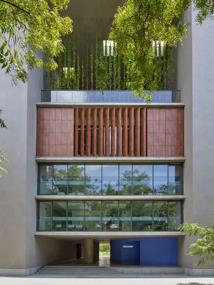 An institution of higher education in Ahmedabad where the Arts and Sciences converge. The building's facade, with its layers of glass, terracotta screens, and rooftop gardens, reflects the diverse spaces for exploration and interaction within.