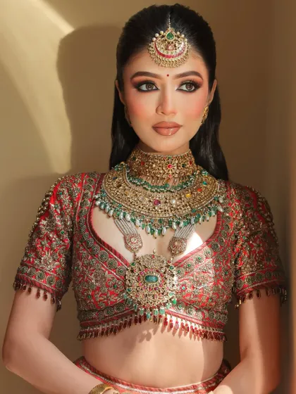 The sunlight catching her perfect bridal glow. This image highlights the flawless base and the way the makeup looks both in person and on camera, a key focus for all my brides.