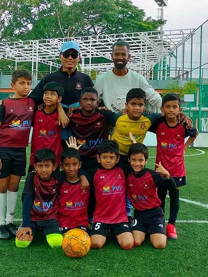 Our U-9 team proudly displays their runners-up trophy from the WSM Blue Cubs League. A fantastic run through the competition by all the boys.