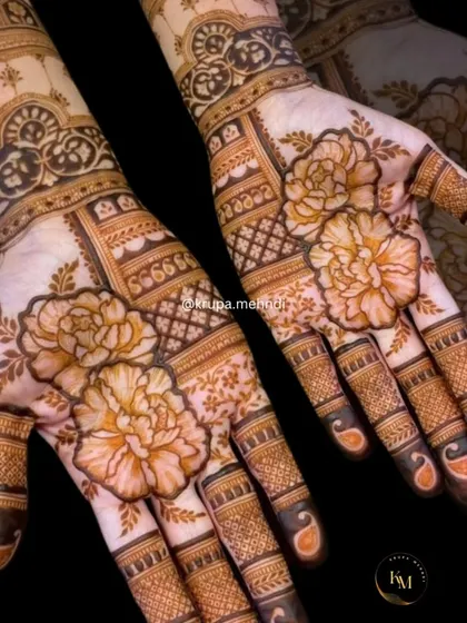 An Indian fancy mehndi design with large, shaded floral elements. This style combines traditional patterns with a modern, artistic flair.