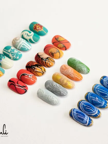 This collection combines swirl art with the 'sea effect' technique. The results are beautifully abstract and organic.