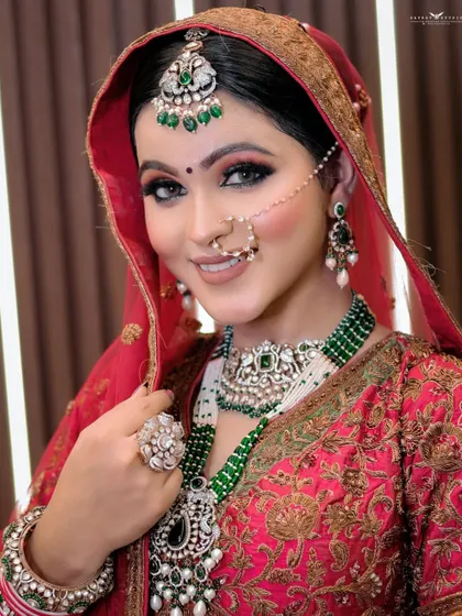 Another beautiful smiling portrait, this time with a slightly different angle. It showcases her stunning nath and the sparkle in her eyes.