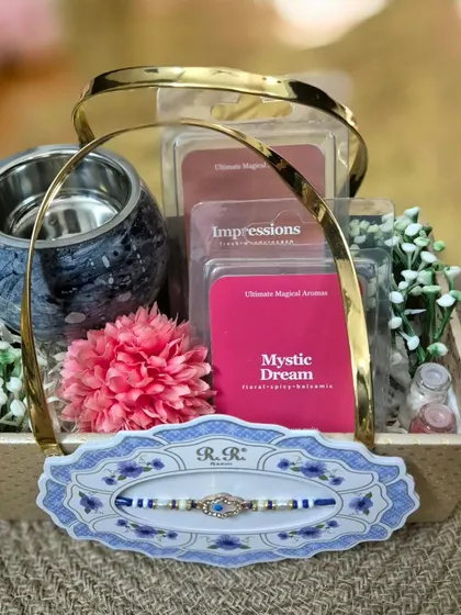 This is another style of Rakhi hamper, featuring a luxurious wax warmer and two packs of wax melts. It's a complete aromatic experience in one beautiful package.