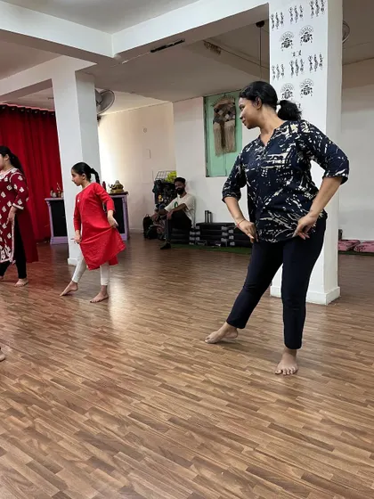 An instructor providing guidance during a semi classical session. We focus on individual posture and alignment to ensure movements are both beautiful and correct.