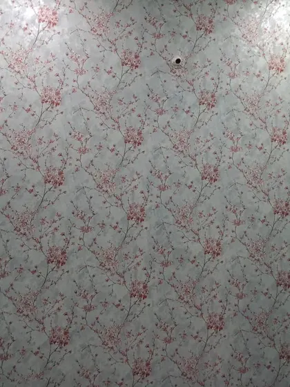 A delicate cherry blossom wallpaper in pink and grey.