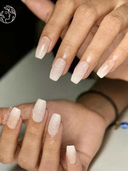 A full view of the sparkling ombre and sugar glitter extensions.