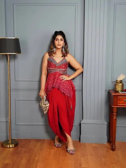 For Navratri, I elevated the look with a dramatic wing liner, rose gold eyes, and mauve lips to add a pop of festive color. This look is perfect for dancing the night away.