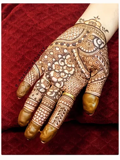A lovely, intricate design perfect for any celebration. It features a mix of floral, paisley, and geometric patterns that flow beautifully on the hand.