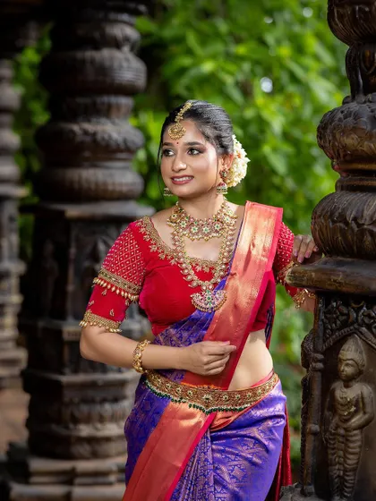This pose shows how the jewellery complements the bride's movements, adding to her grace.