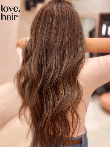 Crisp maple waffle goodness. A warm, inviting brown balayage with highlights that look good enough to eat.
