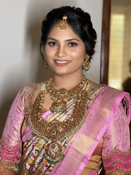 This bride's radiant smile is the perfect accessory. The makeup is soft and pretty, with a focus on glowing skin and a flattering pink lip color, a versatile look you'll learn.