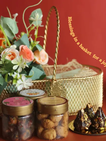 Blessings in a basket for a joyous festival. Our Golden Delight Hamper for Ganesh Chaturthi includes our sugar-free Date and Nut Modaks, cookie bites, and mukhwas.