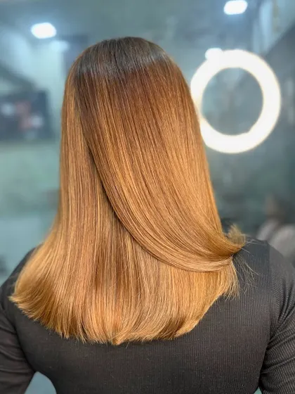 Another shot of the glowing golden blonde, with a ring light highlighting its beautiful shine.
