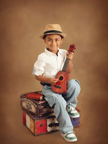 This older boy is a seasoned traveler. The vintage suitcases and ukulele prop work just as well for toddlers as they do for babies.