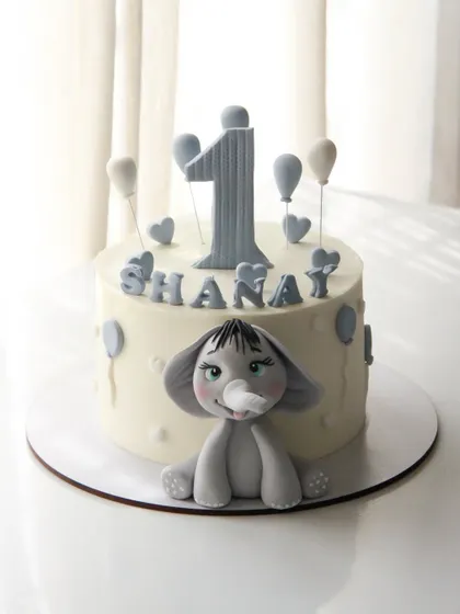 The cutest baby elephant for Shanay's 1st birthday. This simple and sweet cake is perfect for a little one's celebration.