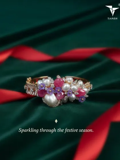 A little color, a little sparkle, and a whole lot of festive feeling. This pearl and gemstone bracelet is made for moments that feel special all season long.