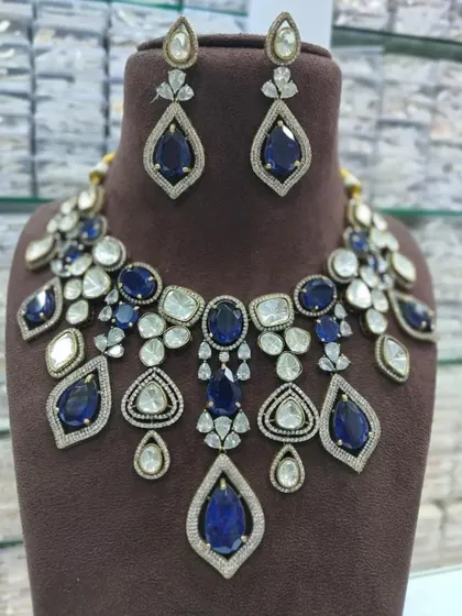 A sapphire blue version of the statement necklace. This is a bold and royal rental choice for an evening reception.