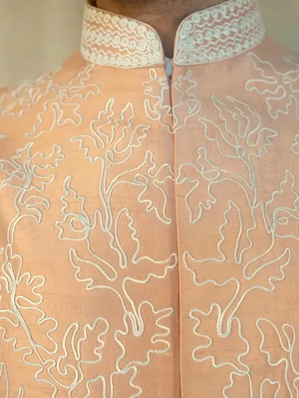 Details that matter. This effortlessly elegant floral dori peach jacket is a highlight of our festive collection, perfect for making a statement.