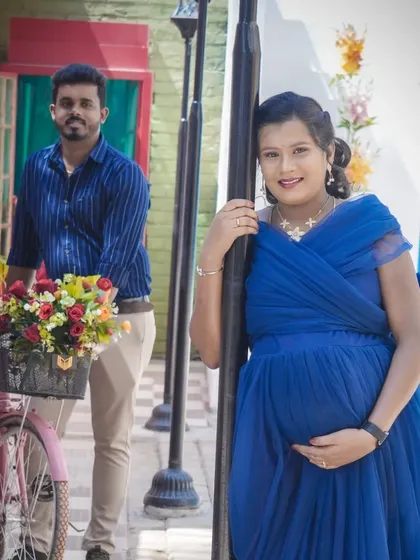 A creative shot using a pink bicycle prop at one of my themed sets. Props like this can add a touch of whimsy and personality to your maternity photos.