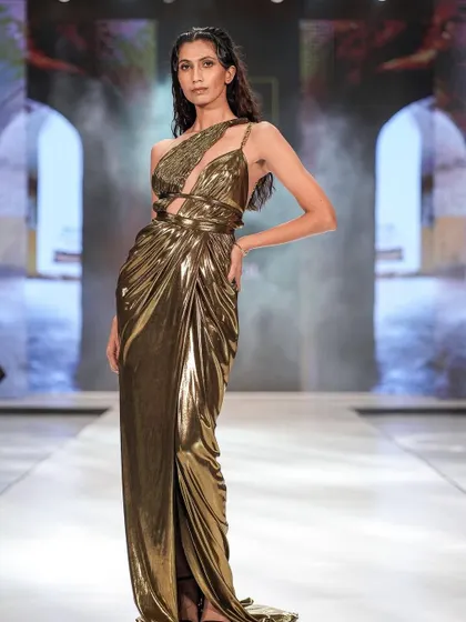 A glamorous, metallic look for The Luxo Show. I created a bronzed, smokey eye and styled the hair with deep waves to match the liquid gold gown.
