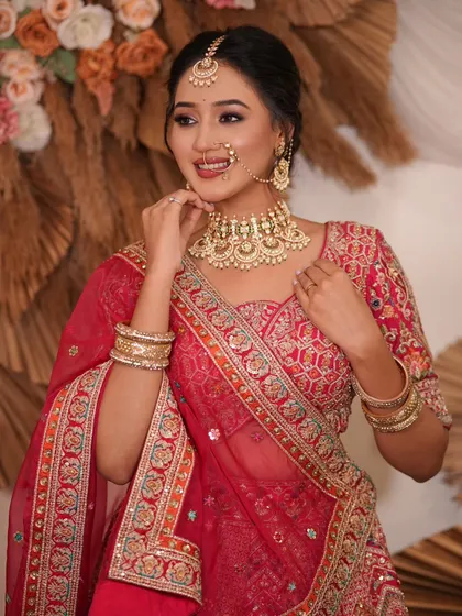 A complete bridal look featuring a heavy, gold-plated Kundan necklace, haath phool, and maang tikka, all available for rent.