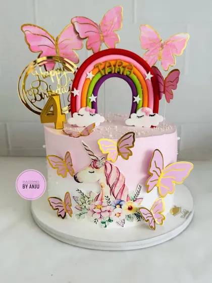 A full view of this pretty pastel unicorn cake, perfect for a magical birthday.