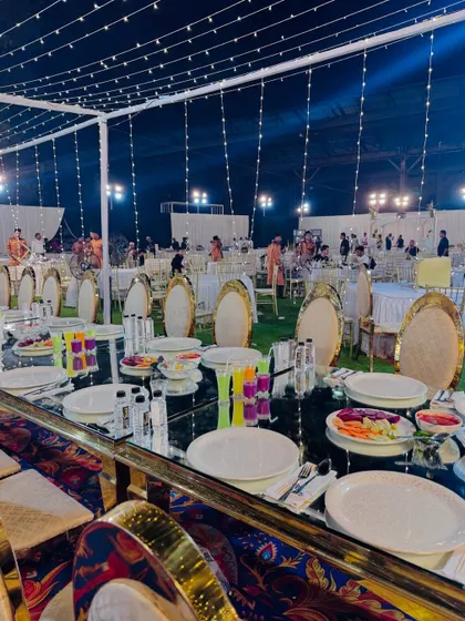 A long dining table with mirrored surfaces, reflecting the lights and creating a magical ambiance.