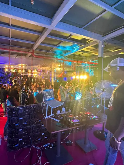 Another view of the packed venue. It was a fantastic Sunday session.